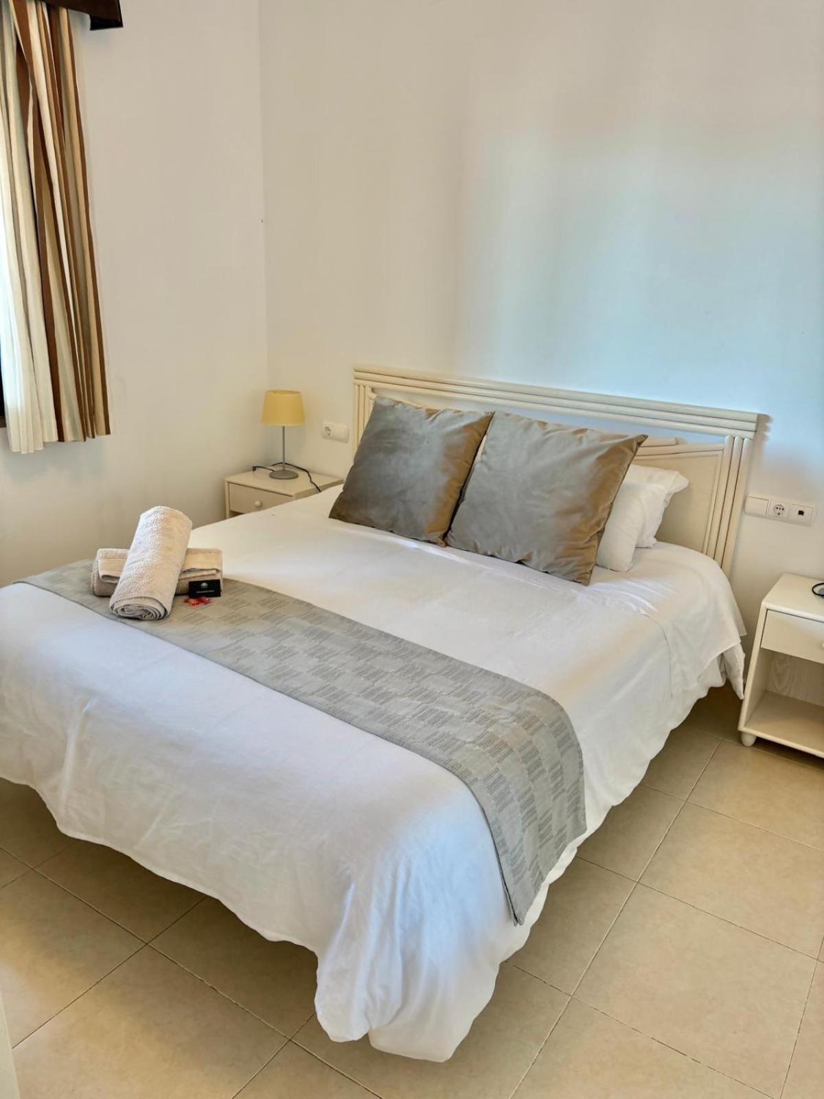 Apartment With Sea View Pool & Private Parking Calpe Esterno foto